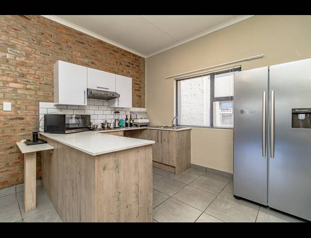 2 BEDROOM APARTMENT FOR SALE IN POMONA
